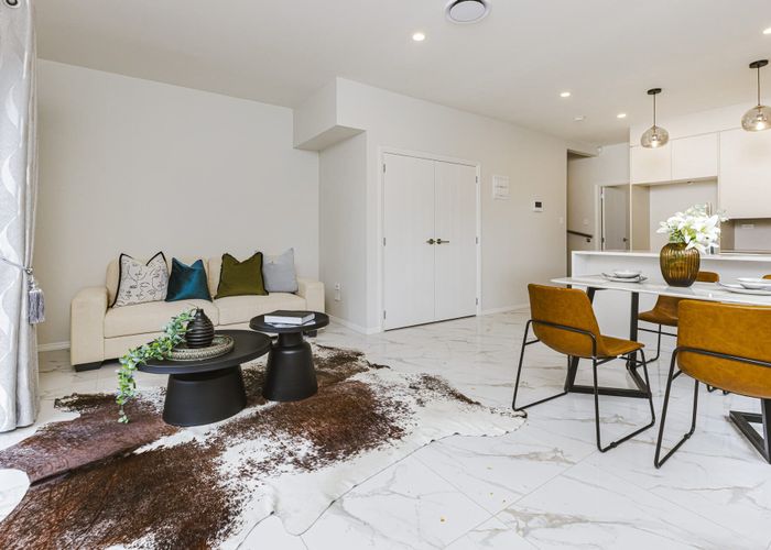  at 2/287 Massey Road, Mangere East, Manukau City, Auckland