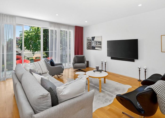  at 20B Oakwood Grove, Eastern Beach, Manukau City, Auckland