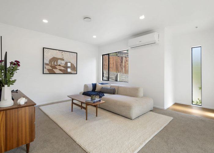  at 2/12 Helicon Place, Tōtara Vale, Auckland