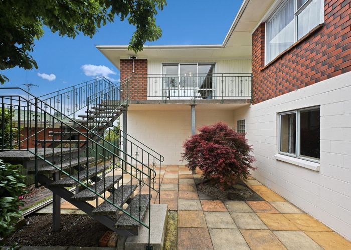  at 16 Resthill Crescent, Glenview, Hamilton