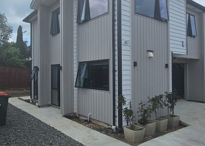  at 83a Hutchinsons Road, Bucklands Beach, Manukau City, Auckland
