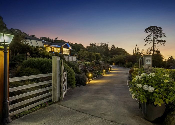  at 28 Barling Street, Macandrew Bay, Dunedin