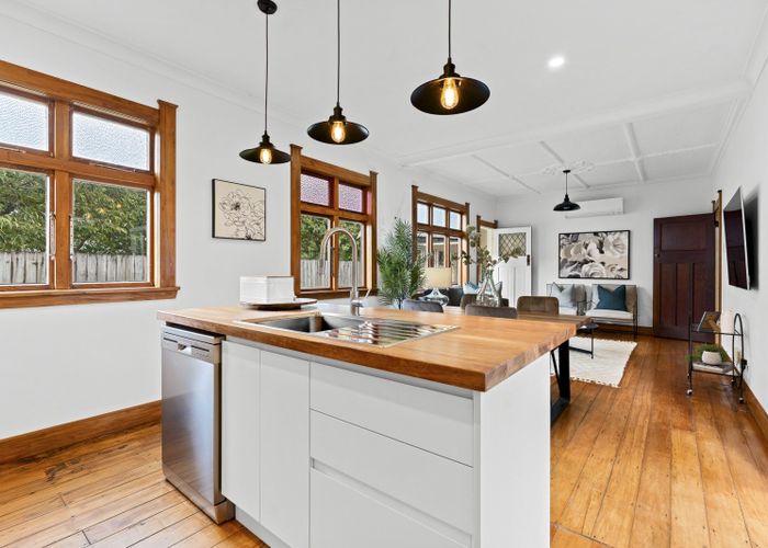  at 11 Woodleigh Street, Frankleigh Park, New Plymouth