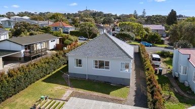  at 13 Kawau Road, Greenlane, Auckland