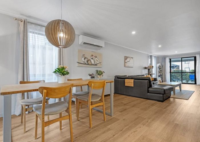  at 3 Kuparu Street, Weymouth, Auckland