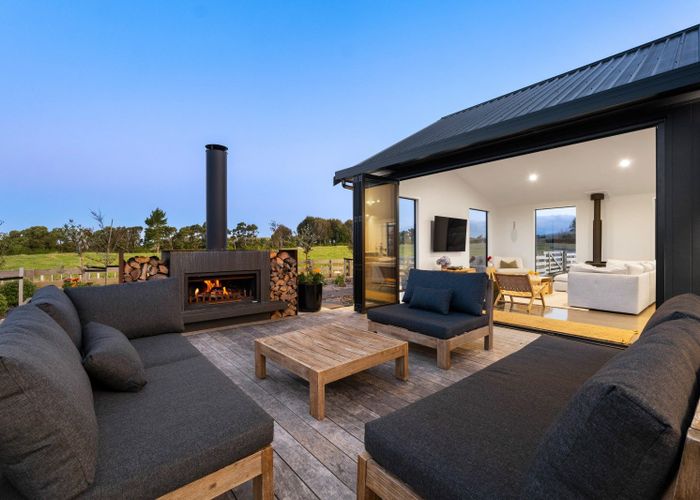  at 589 Kent Road, Egmont Village, New Plymouth, Taranaki