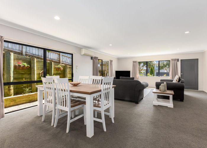  at 10 Te Puia Drive, Aotea, Porirua, Wellington
