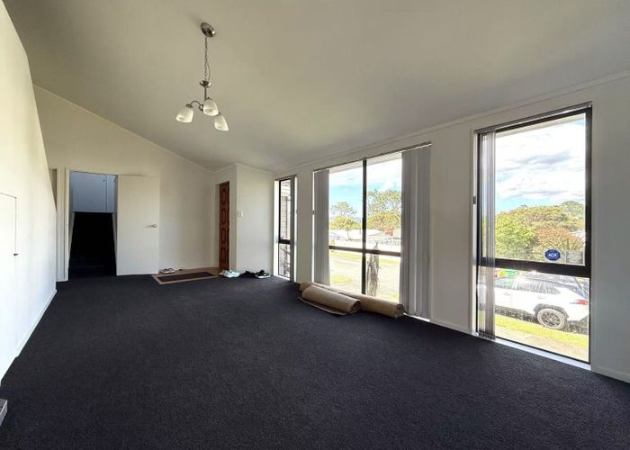  at 8 Tumanaka Place, Henderson, Waitakere City, Auckland