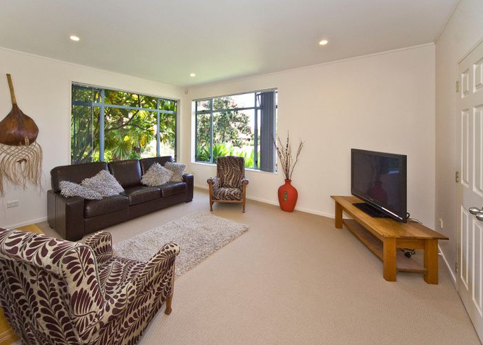  at 82 Buscomb Ave, Henderson, Waitakere City, Auckland