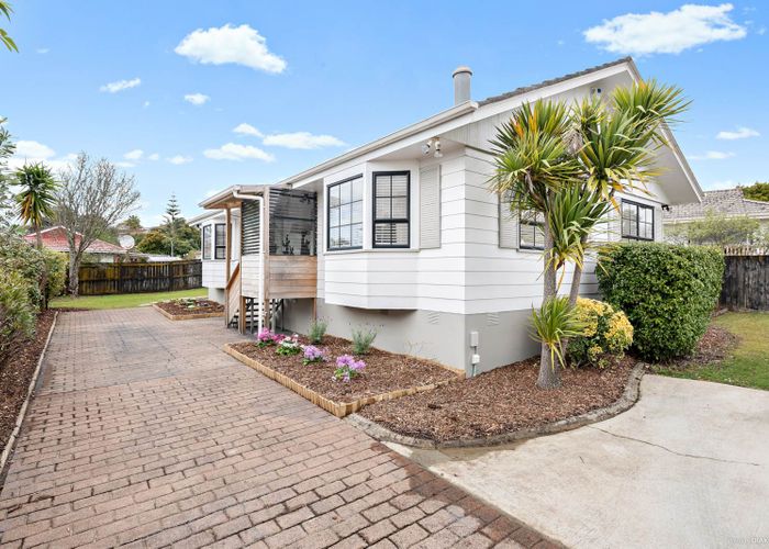  at 10 Caribbean Drive, Unsworth Heights, Auckland