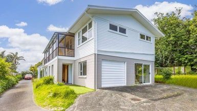  at 2/12 Hamilton Place, Glenfield, Auckland