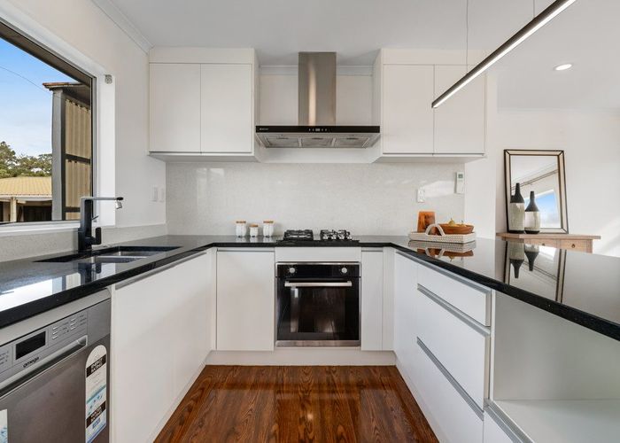  at 1/4 Clare Place, Glenfield, North Shore City, Auckland