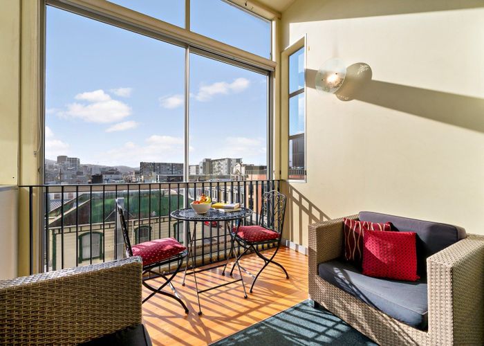  at 2J/51 Webb Street, Mount Cook, Wellington