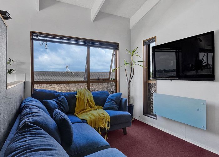  at 20 Tiverton Crescent, Whalers Gate, New Plymouth