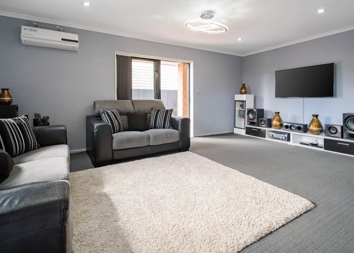  at 10 Millcroft Lane, Ranui, Auckland