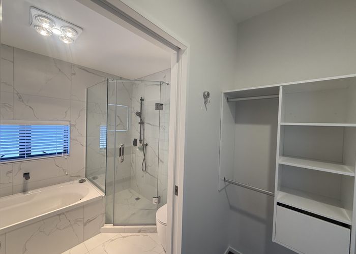  at 2 Embling Place, Eastern Beach, Manukau City, Auckland