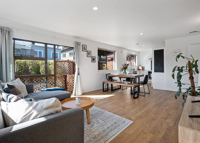  at 2/28 Parau Street, Three Kings, Auckland