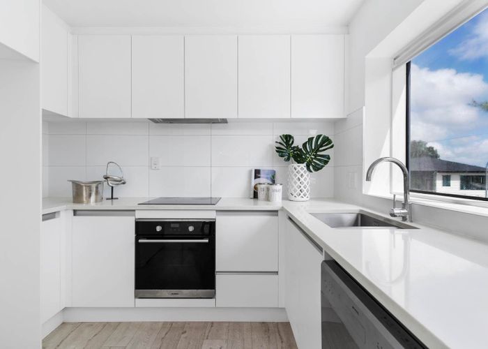  at 1/6 Mira Place, Windsor Park, Auckland