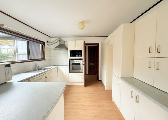  at 10 Longwood Place, Forrest Hill, North Shore City, Auckland