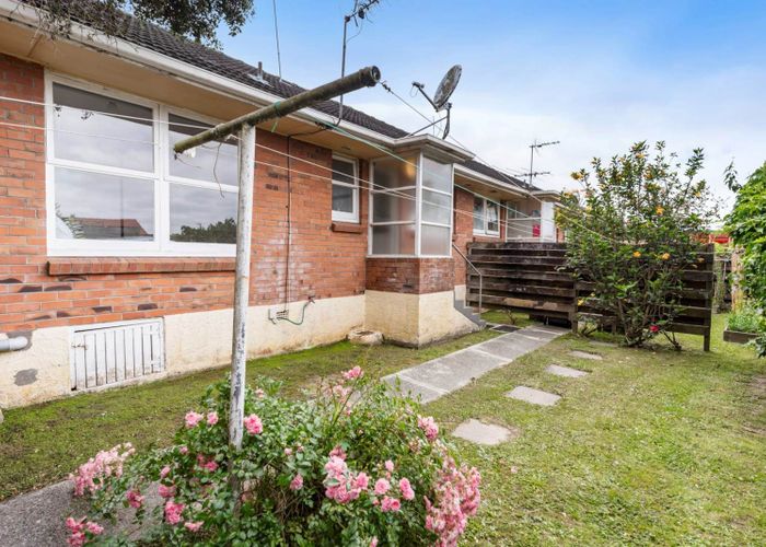  at 2/34 Lake Pupuke Drive, Takapuna, Auckland