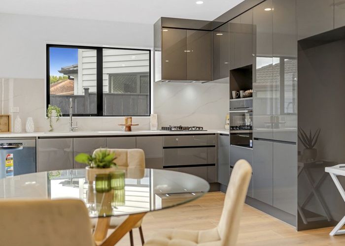  at 2/57 Sunderlands Road, Bucklands Beach, Manukau City, Auckland