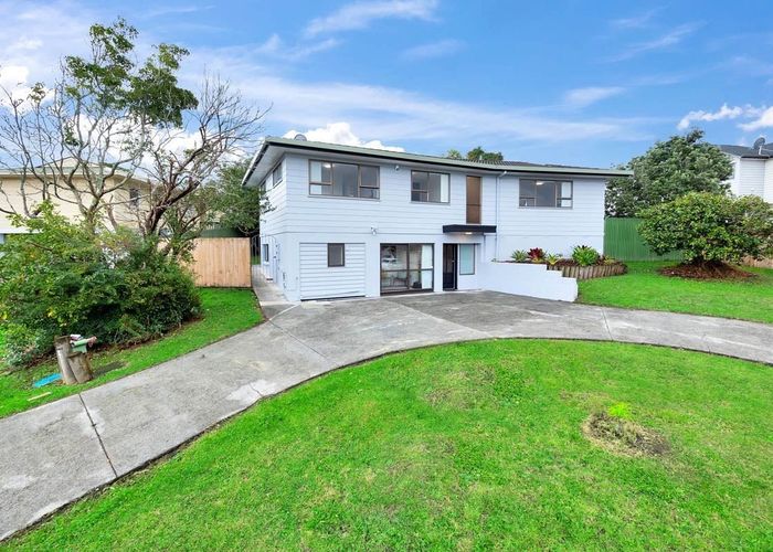  at 4 St Catherine Crescent, West Harbour, Waitakere City, Auckland