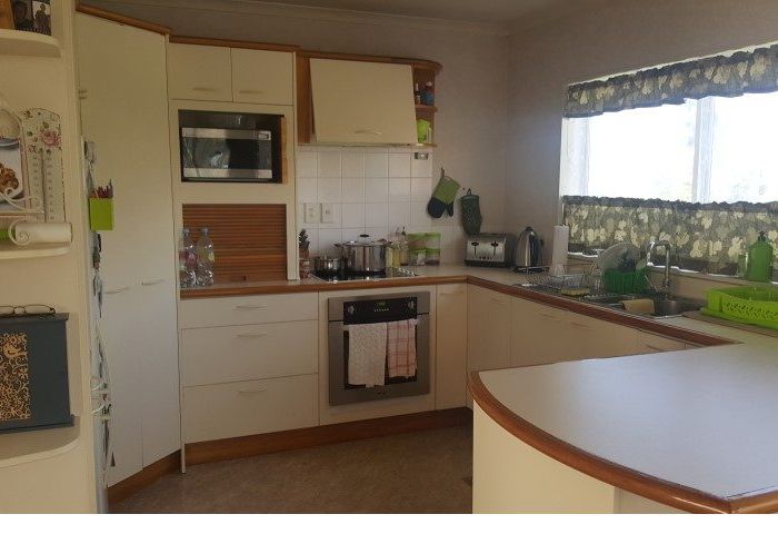  at 2 Melia Place, Stanmore Bay, Whangaparaoa