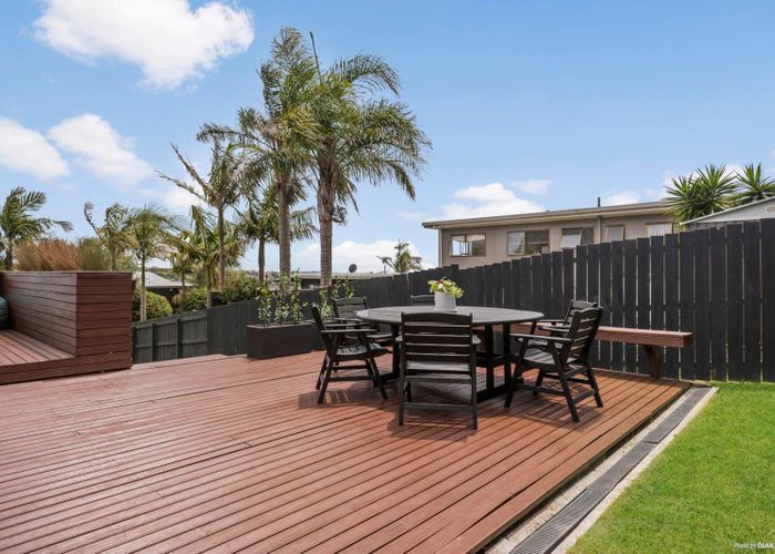  at 2/41 Shanaway Rise, Hillcrest, Auckland
