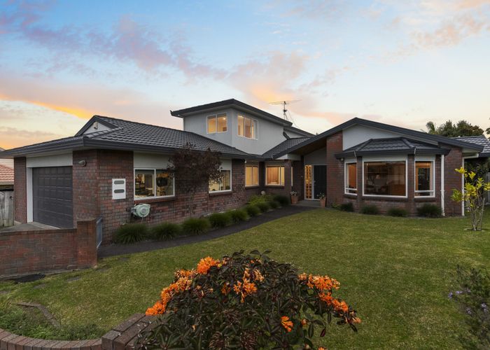  at 2 Rosetti Rise, West Harbour, Auckland