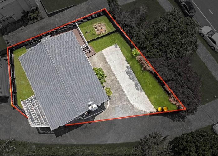  at 1/962 East Coast Road, Northcross, Auckland