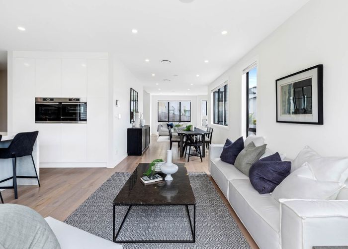  at 9 Para Close, Fairview Heights, Auckland