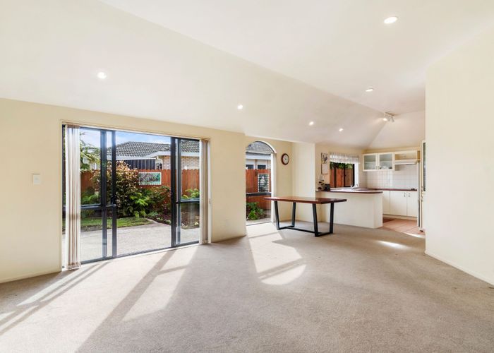  at 2 Anton Place, Takanini, Papakura, Auckland