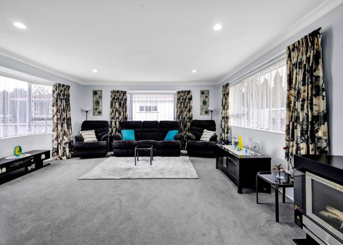  at 104 Pembroke Road West, Pembroke, Stratford