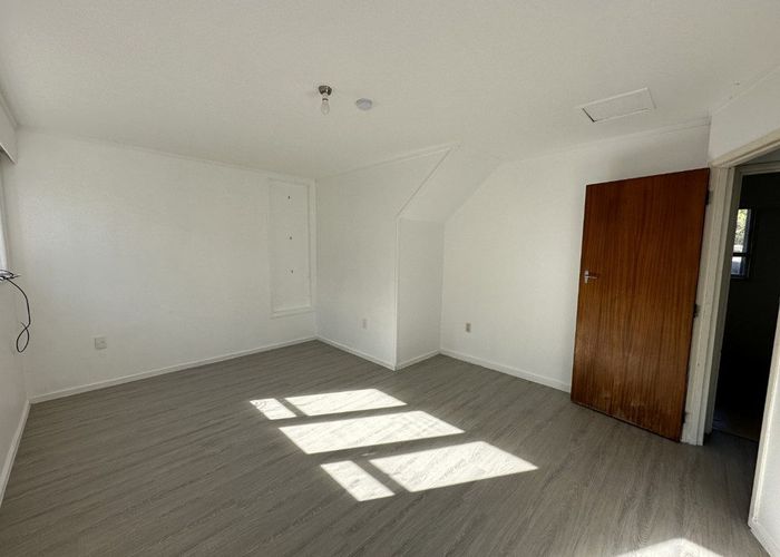  at 1/140 Golf Road, Titirangi, Waitakere City, Auckland