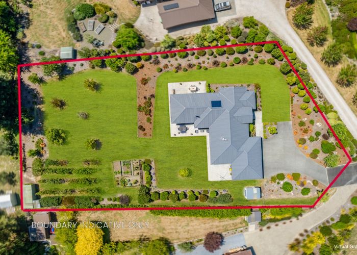  at 10 Kapuka Lane, Redwood Valley