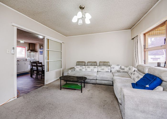  at 2/8 Allenby Road, Papatoetoe, Manukau City, Auckland