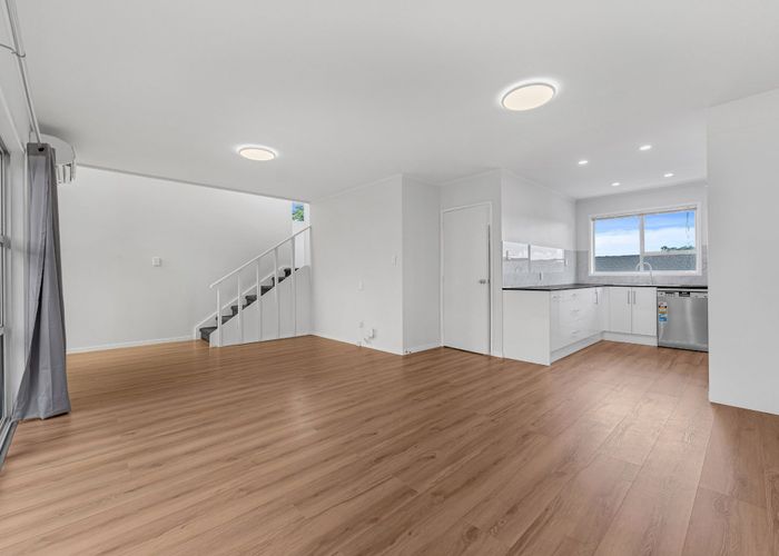 at 2/43 Wallace Road, Papatoetoe, Auckland