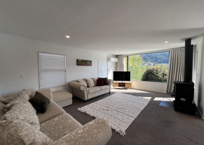  at 379 Peninsula Road, Kelvin Heights, Queenstown
