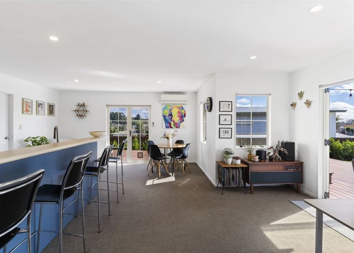  at 2 Castleview Lane, Henderson, Auckland