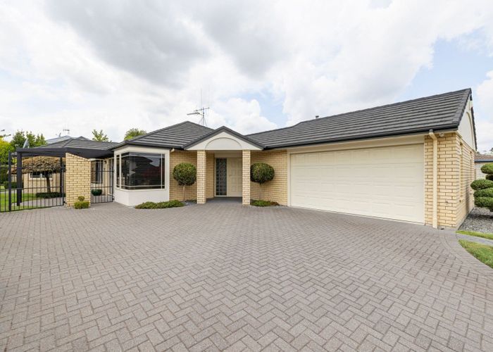  at 22 Keswick Crescent, Huntington, Hamilton
