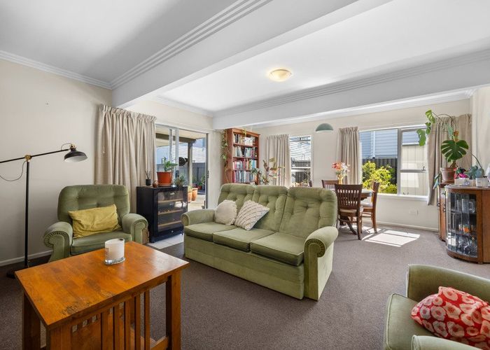  at 9 Stokes Avenue, Te Atatu Peninsula, Waitakere City, Auckland