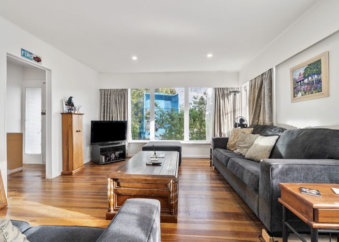  at 11 Rowan Terrace, Te Atatu South, Waitakere City, Auckland