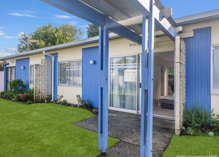  at 2/100 River Road, Hamilton East, Hamilton, Waikato
