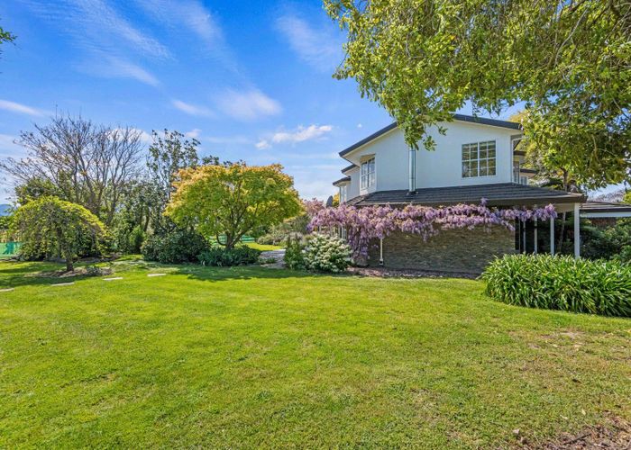  at 8 Ashford Grove, Rapaura