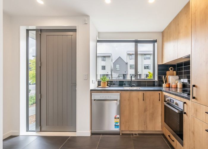  at 15 Te Ara O Te Amo Hohipene, Petone, Lower Hutt