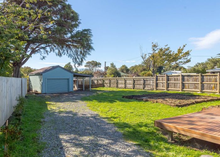  at 15 Woodward Street East, Featherston