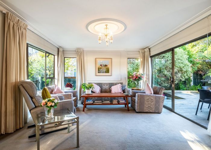  at 21 Amante Crescent, Mairangi Bay, Auckland