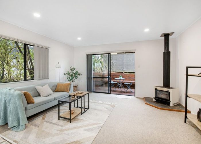  at 2/14 Valecrest Place, Bayview, Auckland