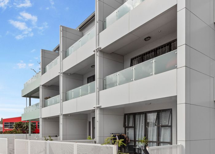  at 102/3 Morningside Drive, Morningside, Auckland City, Auckland