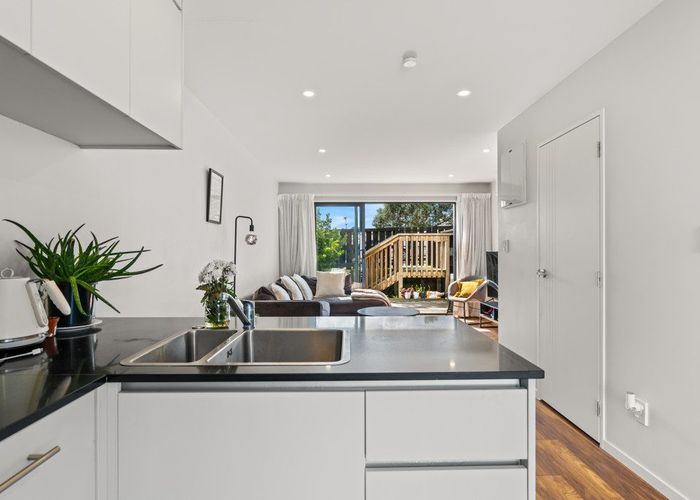  at 8/36 Kaipatiki Road, Glenfield, North Shore City, Auckland